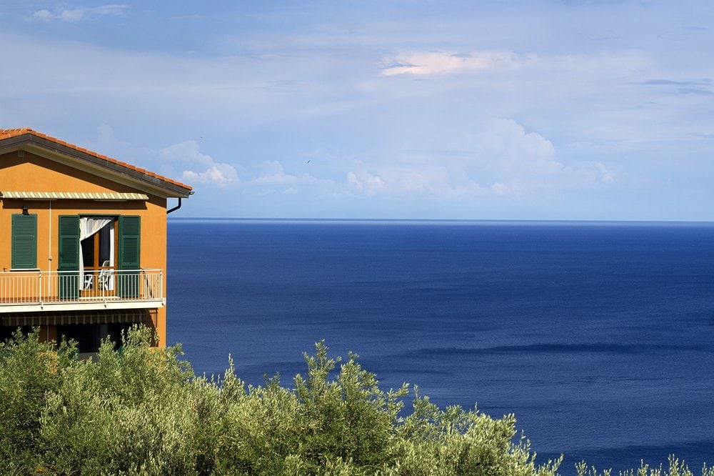 hillside shore house.JPG